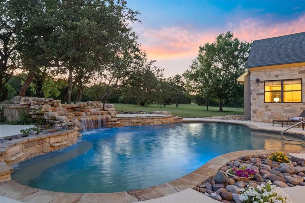 1525 Springlake Drive Dripping Springs TX 78620