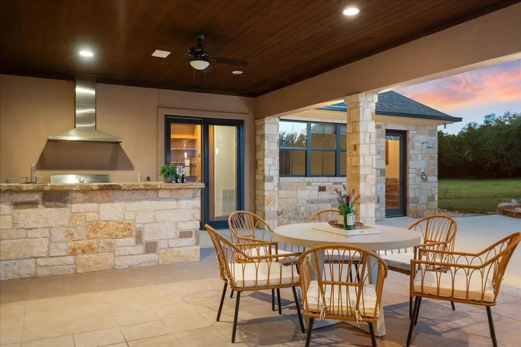 1525 Springlake Drive Dripping Springs TX 78620