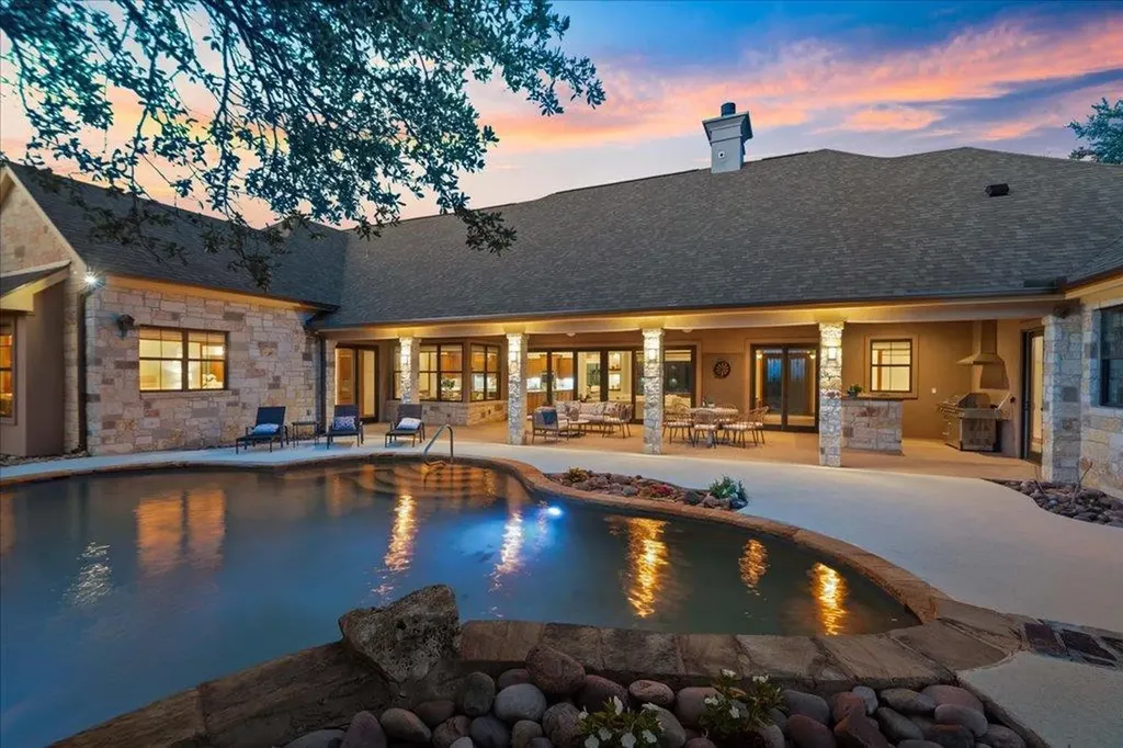 1525 Springlake Drive Dripping Springs TX 78620