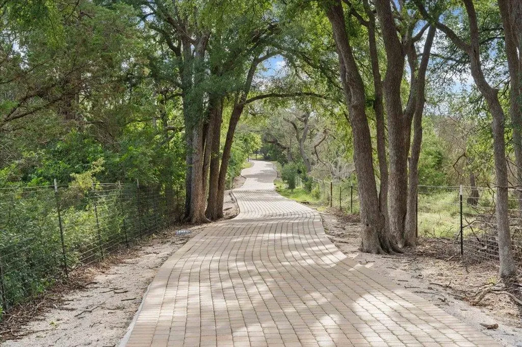 1525 Springlake Drive Dripping Springs TX 78620