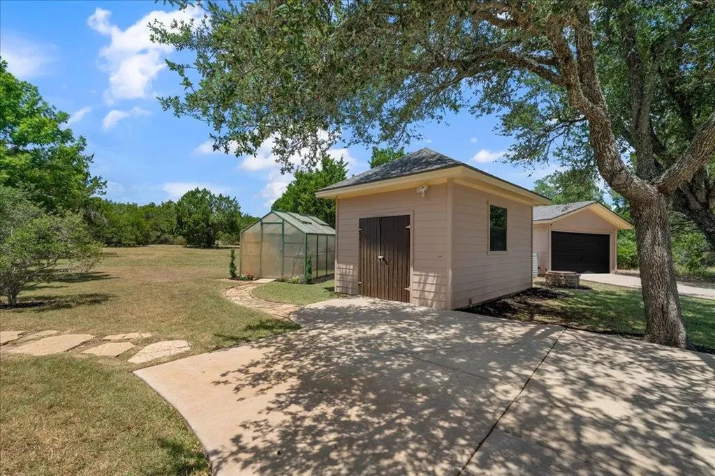 1525 Springlake Drive Dripping Springs TX 78620