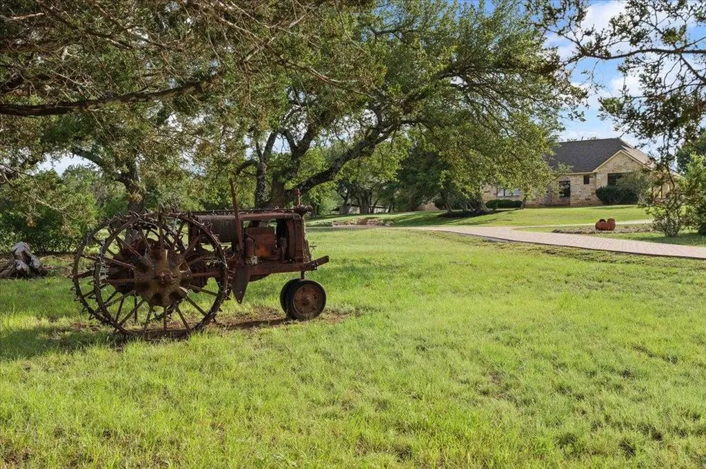 1525 Springlake Drive Dripping Springs TX 78620