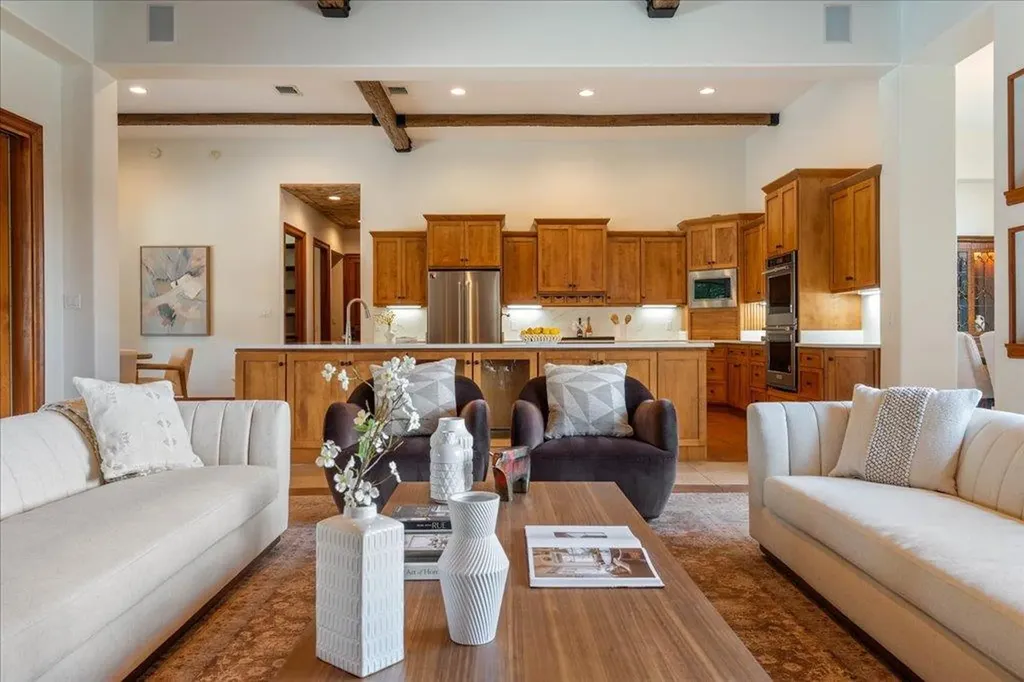 1525 Springlake Drive Dripping Springs TX 78620