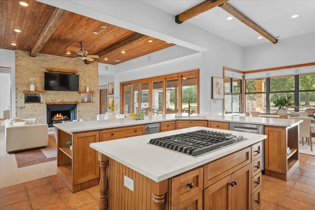 1525 Springlake Drive Dripping Springs TX 78620