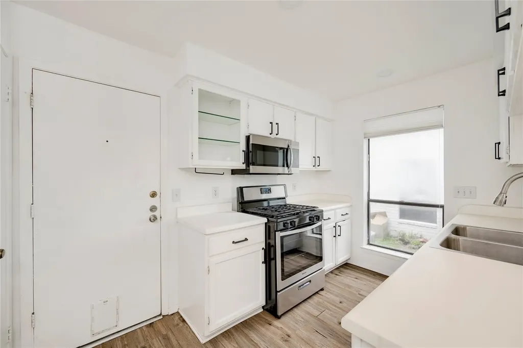 6705 Lancret Hill Drive Austin TX 78745
