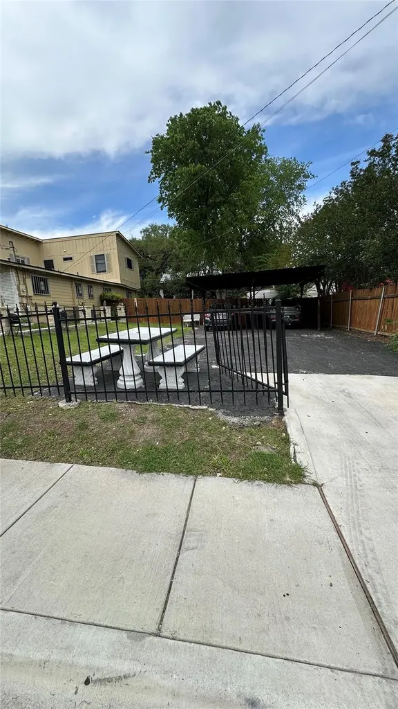3116 E 12th Street Austin TX 78702
