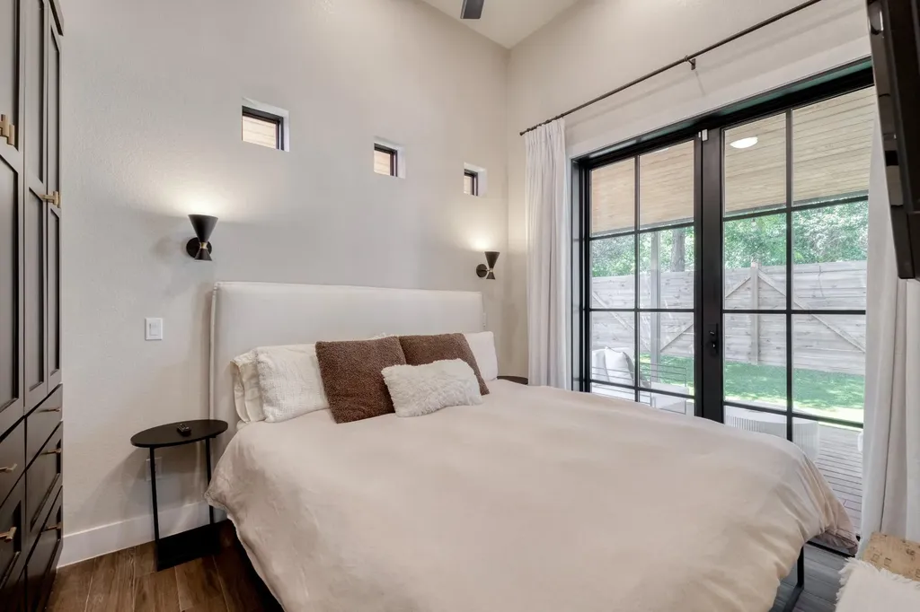 1904 E 16th Street Austin TX 78702