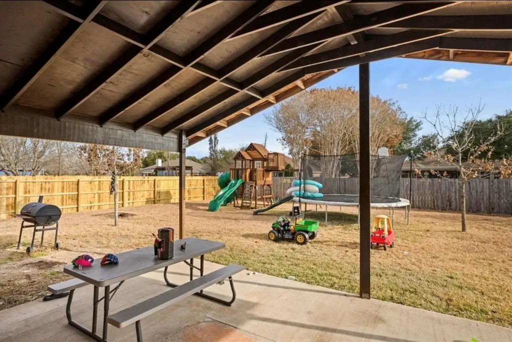 512 Mockingbird Lane Lockhart TX 78644