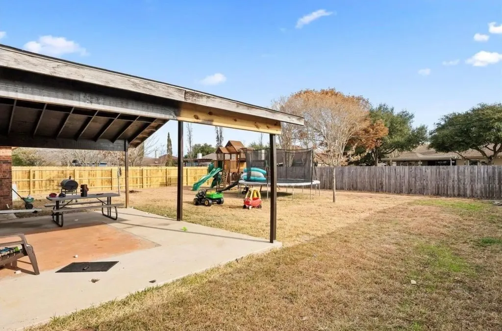 512 Mockingbird Lane Lockhart TX 78644