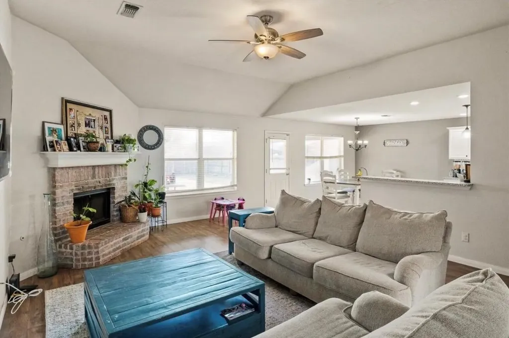 512 Mockingbird Lane Lockhart TX 78644