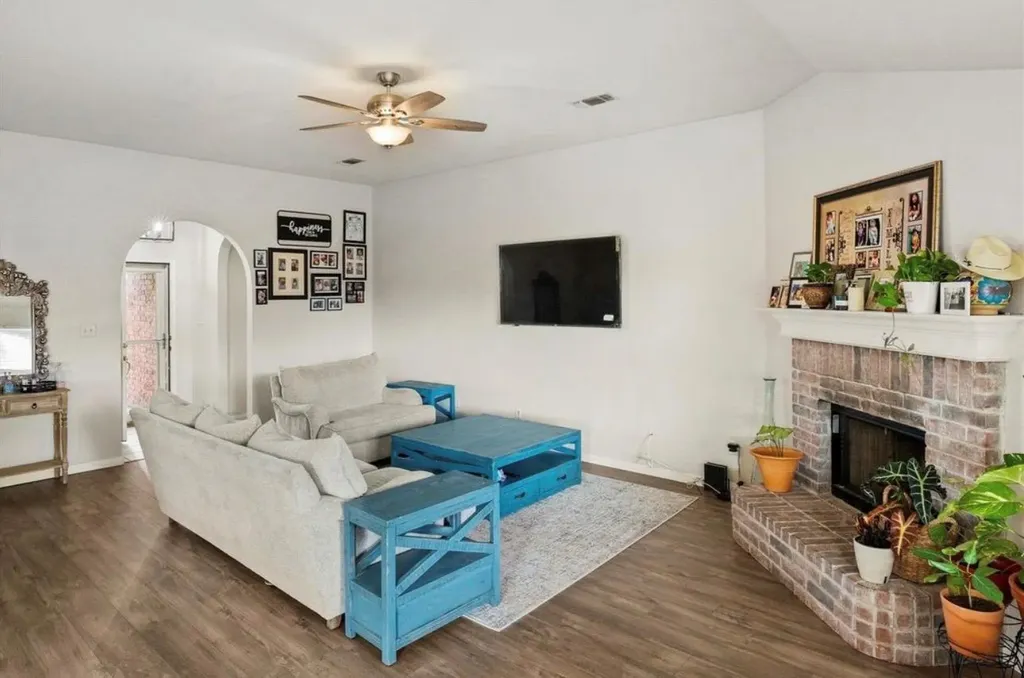 512 Mockingbird Lane Lockhart TX 78644
