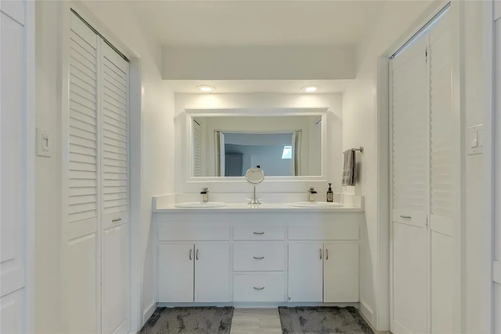 1735 Spyglass Drive Austin TX 78746