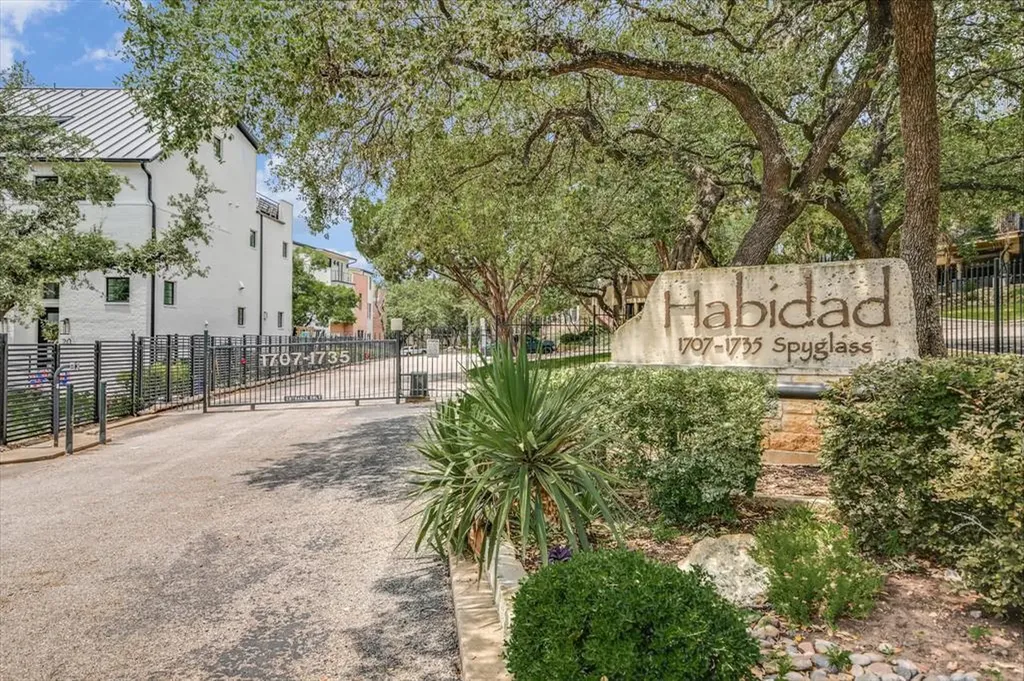 1735 Spyglass Drive Austin TX 78746