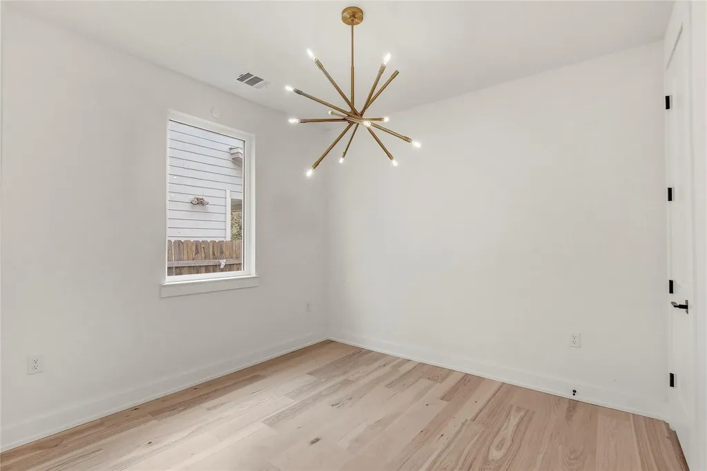 4127 E 12th Street Austin TX 78721