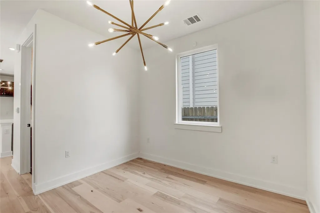 4127 E 12th Street Austin TX 78721