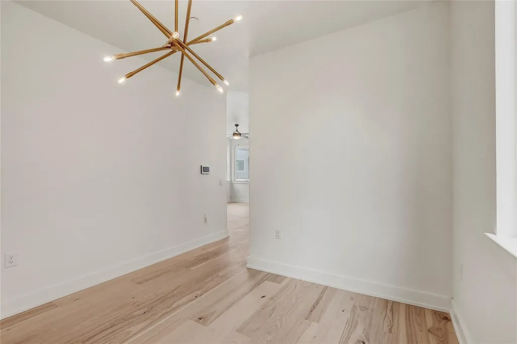4127 E 12th Street Austin TX 78721