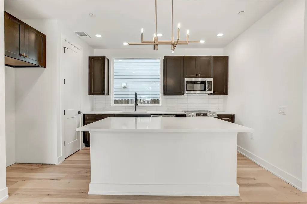 4127 E 12th Street Austin TX 78721