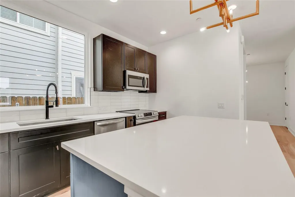 4127 E 12th Street Austin TX 78721