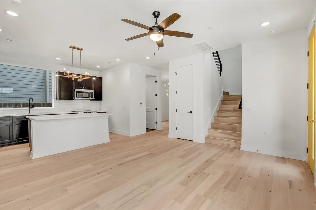4127 E 12th Street Austin TX 78721