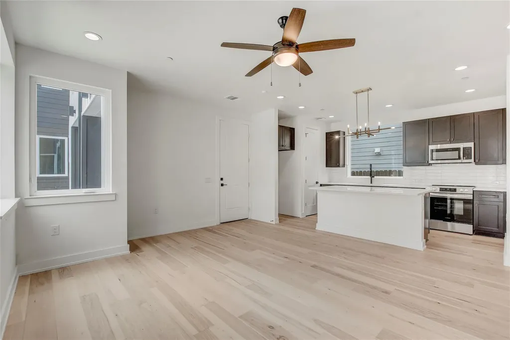 4127 E 12th Street Austin TX 78721