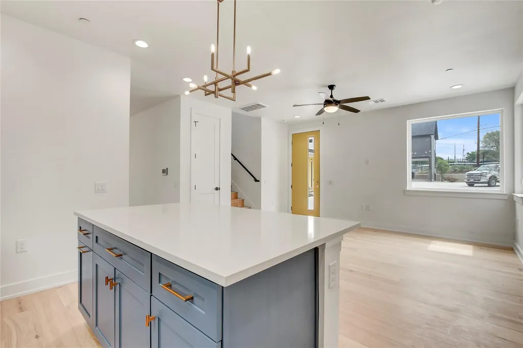 4127 E 12th Street Austin TX 78721