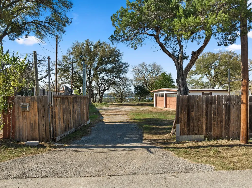 16453 Lake Loop Austin TX 78734