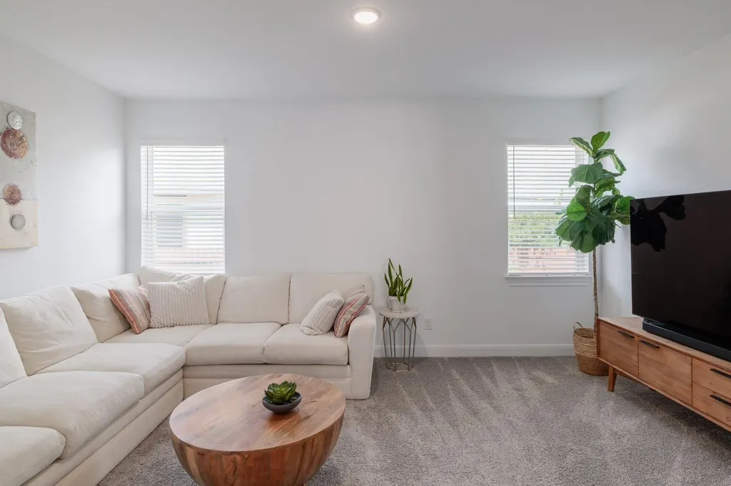 5705 Navajo Draw Lane Austin TX 78738