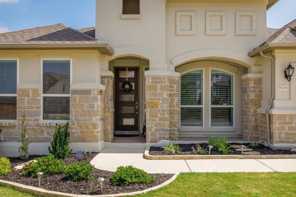 5705 Navajo Draw Lane Austin TX 78738