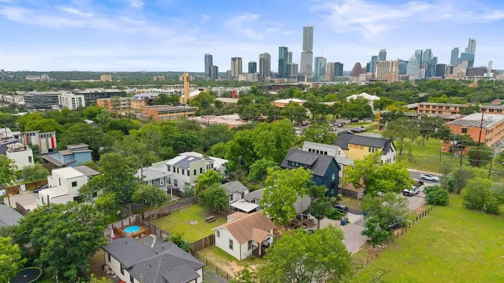 1909 College Row Austin TX 78702