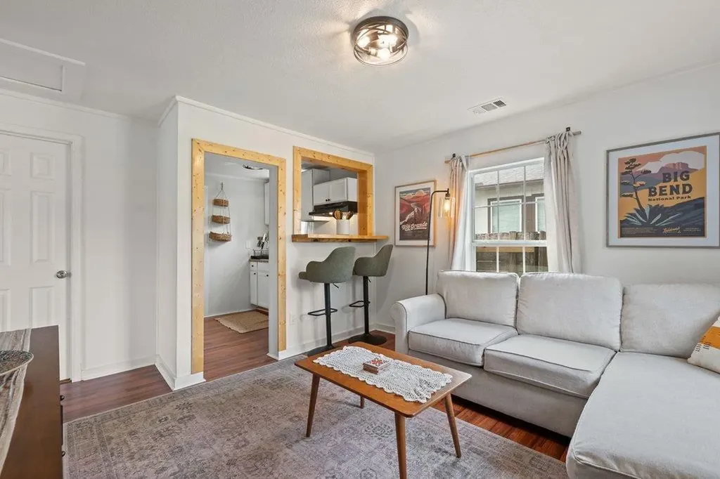 1909 College Row Austin TX 78702