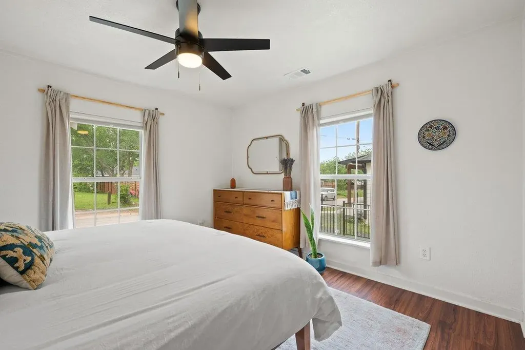 1909 College Row Austin TX 78702