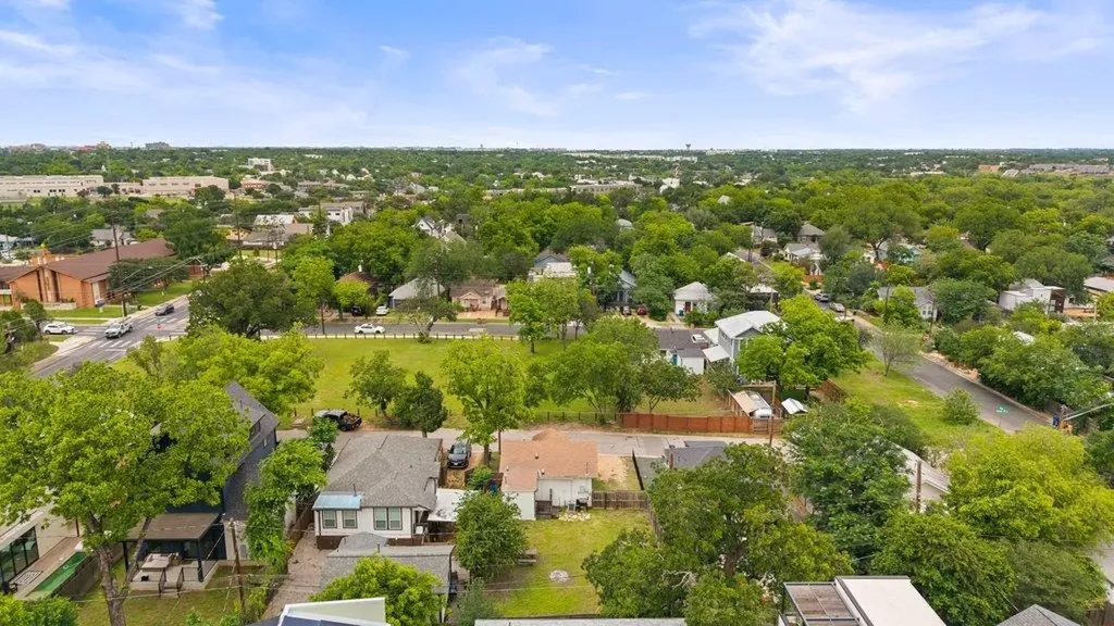 1909 College Row Austin TX 78702
