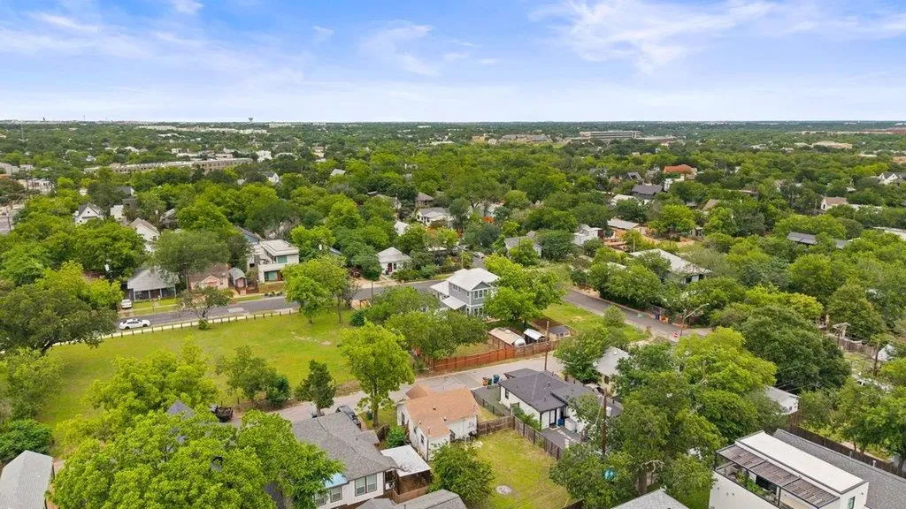 1909 College Row Austin TX 78702