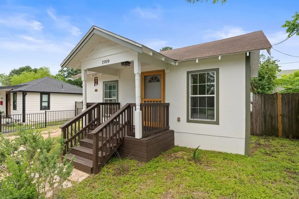 1909 College Row Austin TX 78702