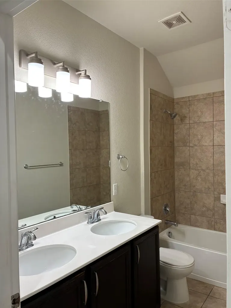 2001 Suzanne Kelli Drive Leander TX 78641