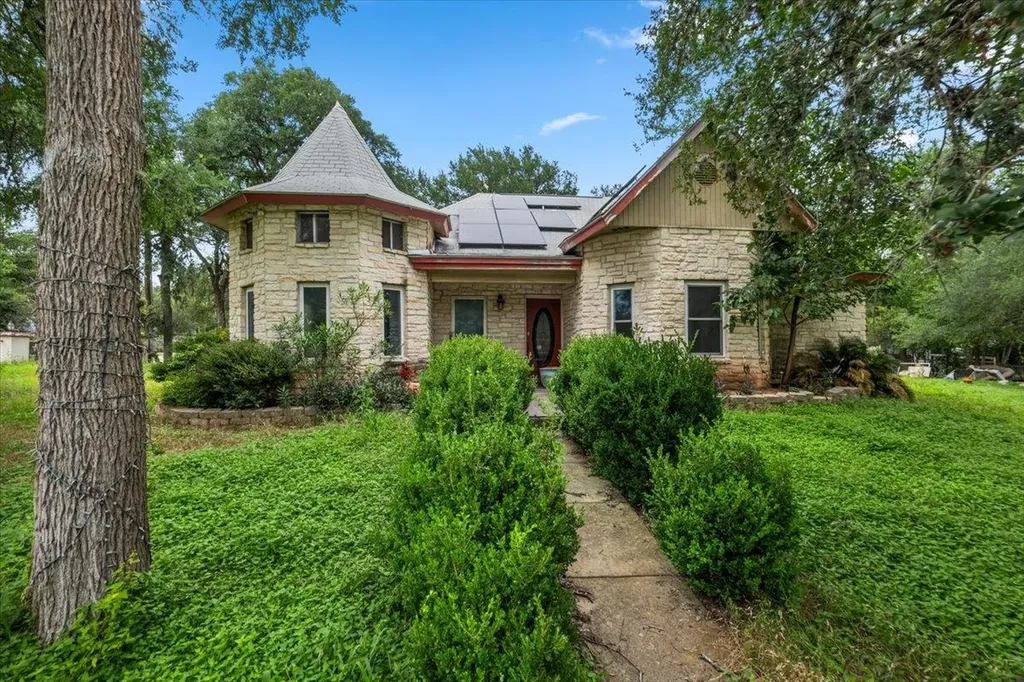 112 Rock Point Drive Del Valle TX 78617
