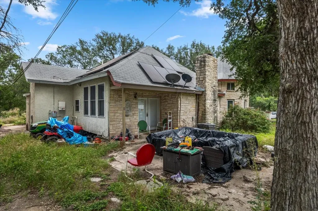 112 Rock Point Drive Del Valle TX 78617