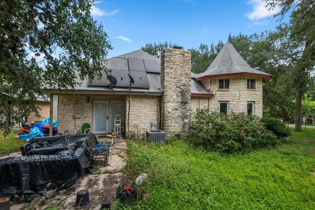 112 Rock Point Drive Del Valle TX 78617