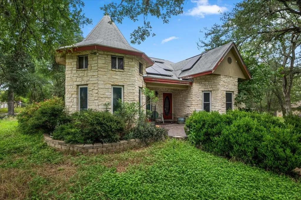 112 Rock Point Drive Del Valle TX 78617