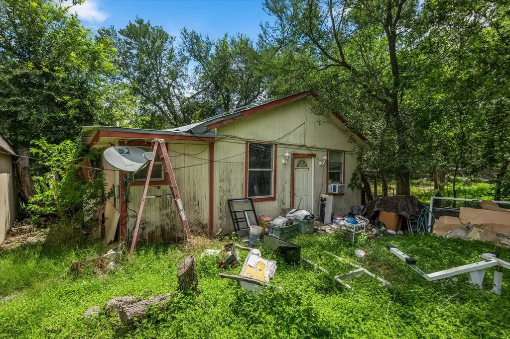 112 Rock Point Drive Del Valle TX 78617
