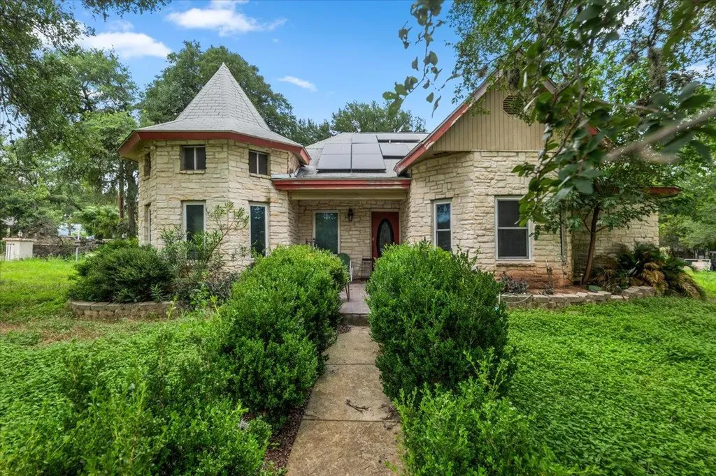 112 Rock Point Drive Del Valle TX 78617