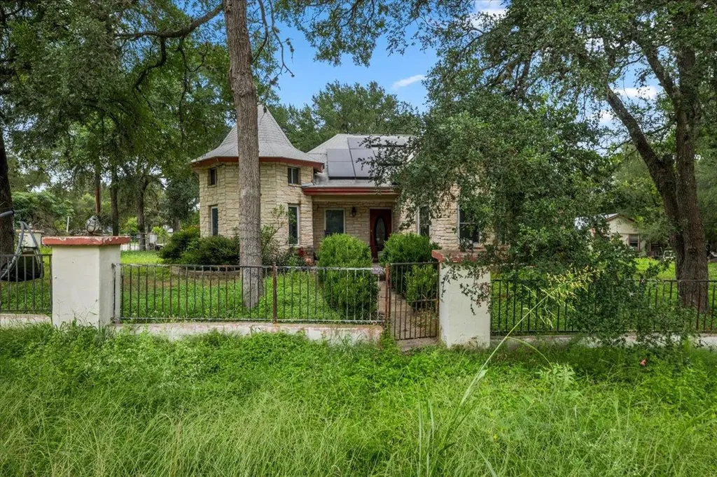 112 Rock Point Drive Del Valle TX 78617