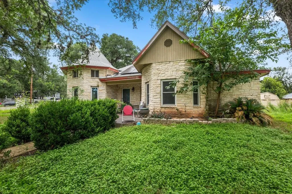 112 Rock Point Drive Del Valle TX 78617