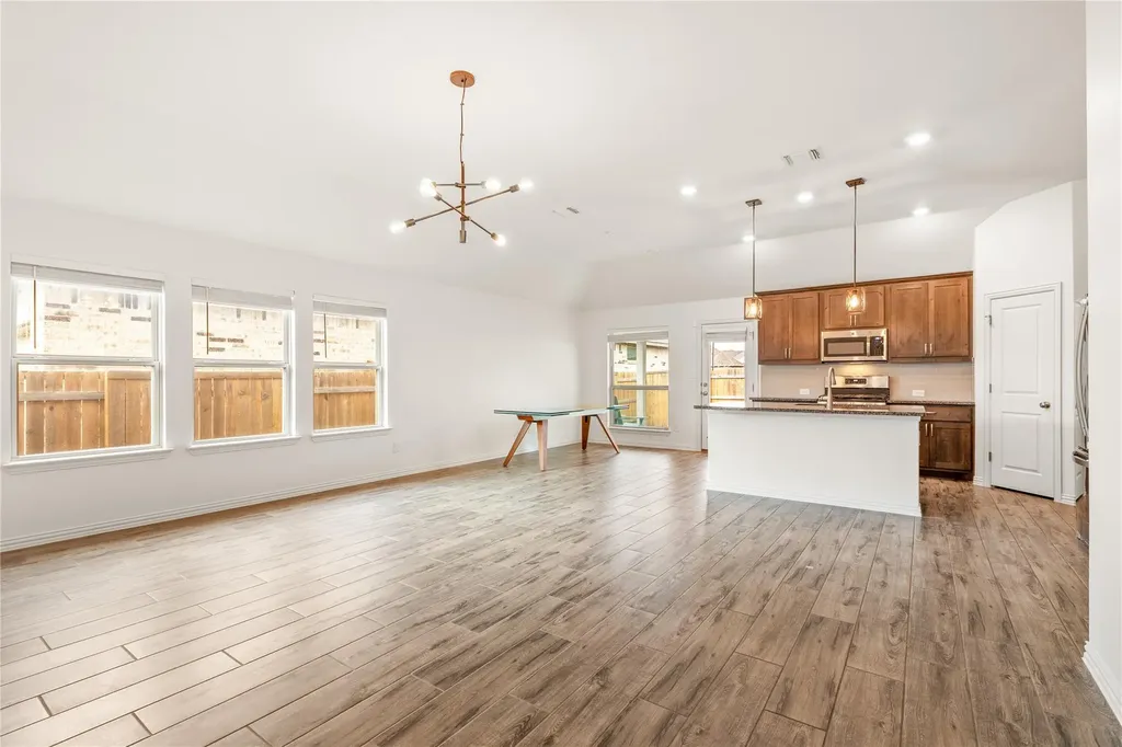 682 Coyote Creek Way Kyle TX 78640