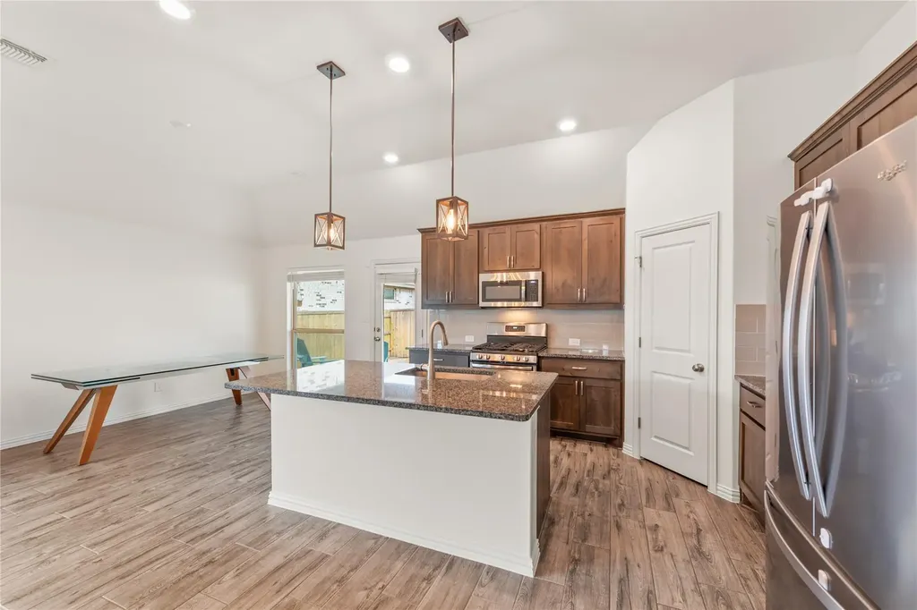 682 Coyote Creek Way Kyle TX 78640