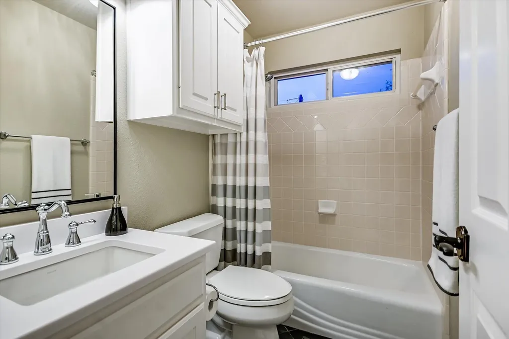 504 Saddlehorn Drive Dripping Springs TX 78620