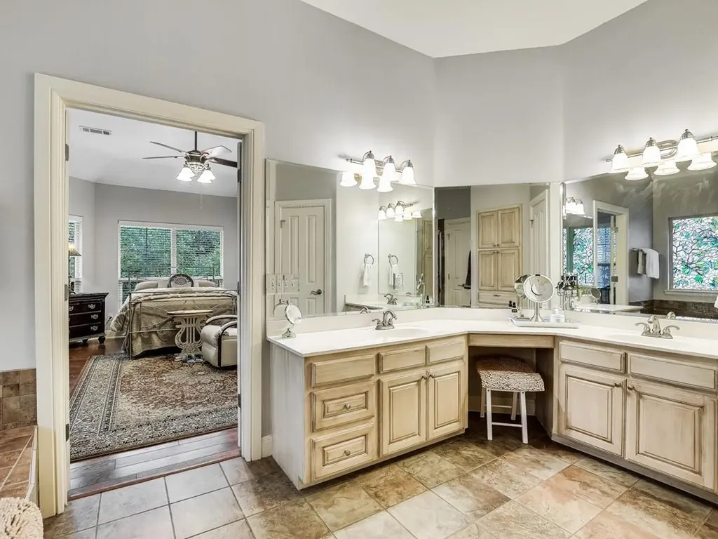 400 Bedford Drive Spicewood TX 78669