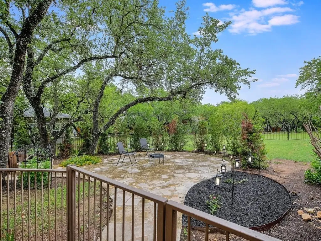 400 Bedford Drive Spicewood TX 78669