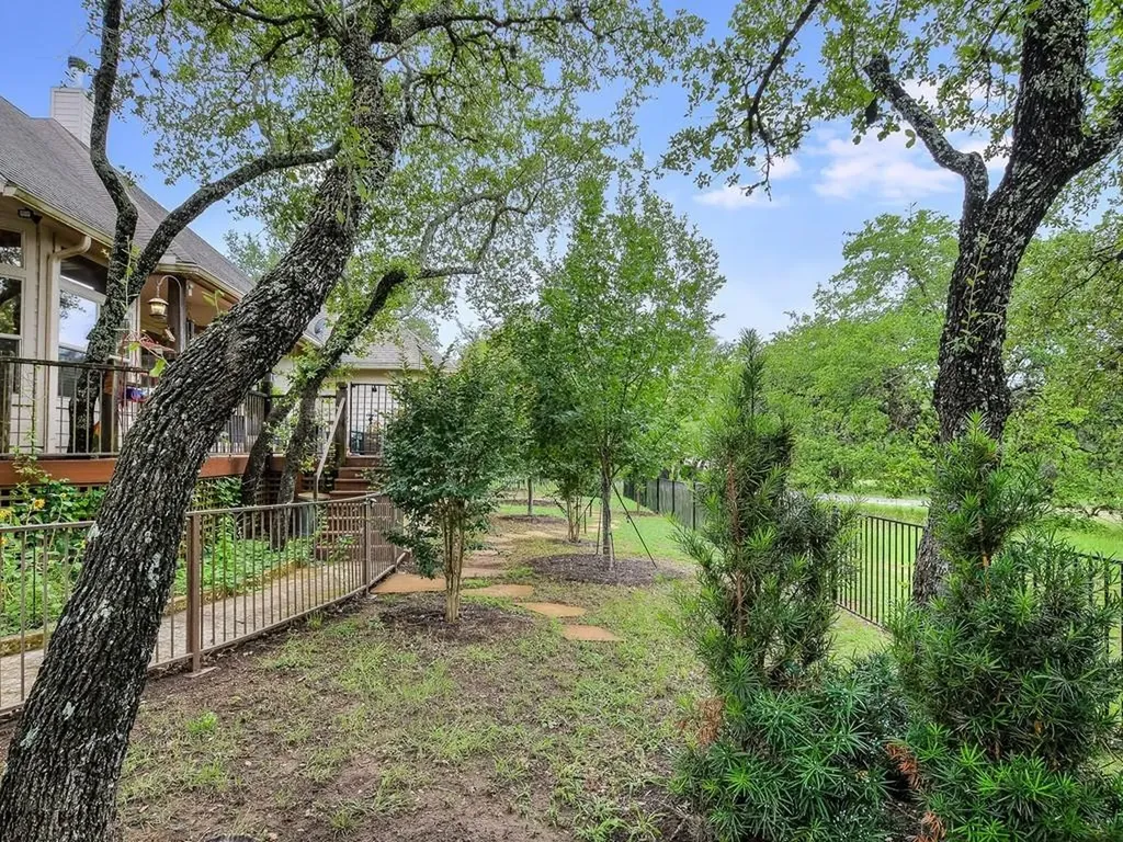400 Bedford Drive Spicewood TX 78669