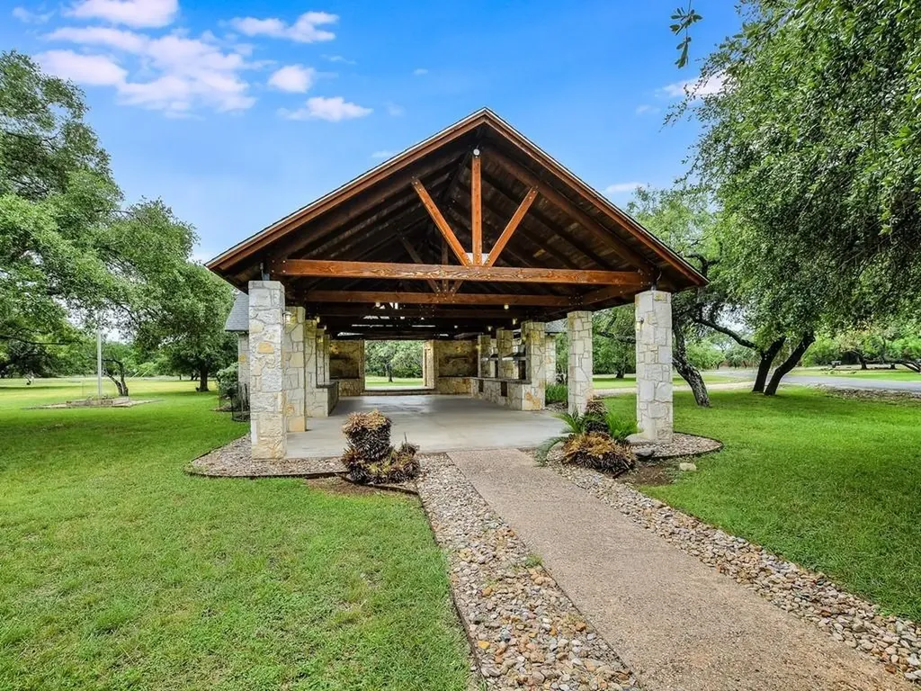 400 Bedford Drive Spicewood TX 78669